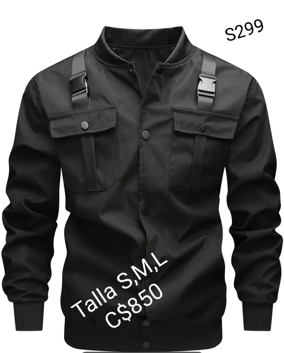 Chaqueta estilo impermeable color negra con broches en los hombros.