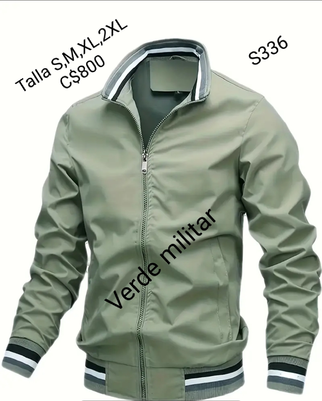 Chaqueta estilo impermeable color verde militar con bordes en manga y cuello